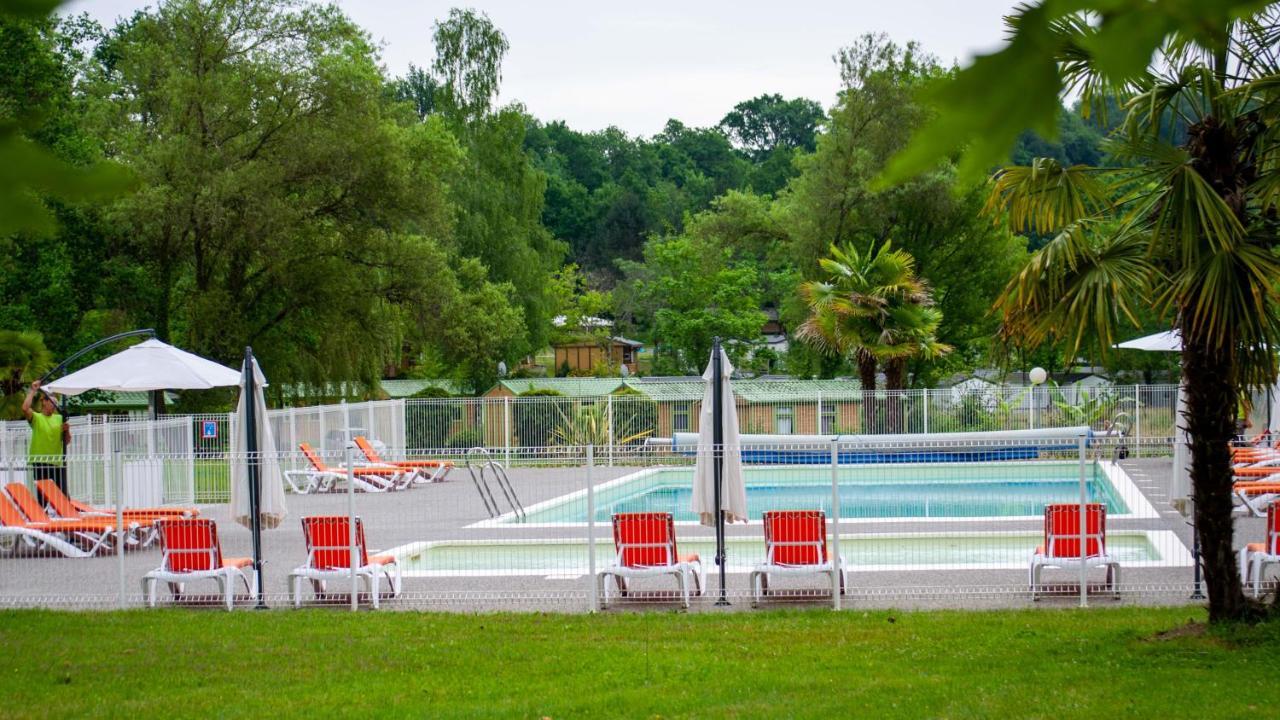 Camping 3 Etoiles - Piscine Chauffee - Vue Montagne 圣吉隆 外观 照片