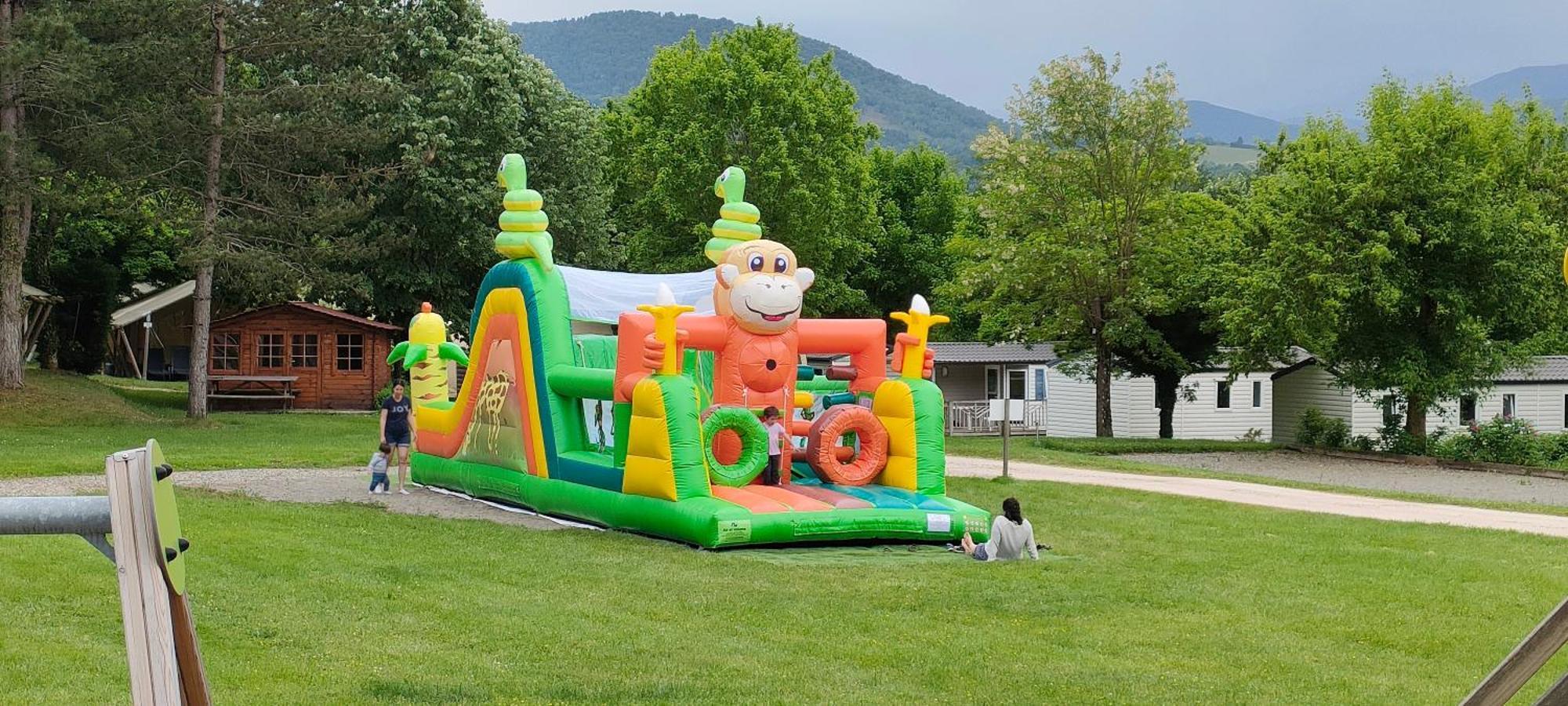 Camping 3 Etoiles - Piscine Chauffee - Vue Montagne 圣吉隆 外观 照片