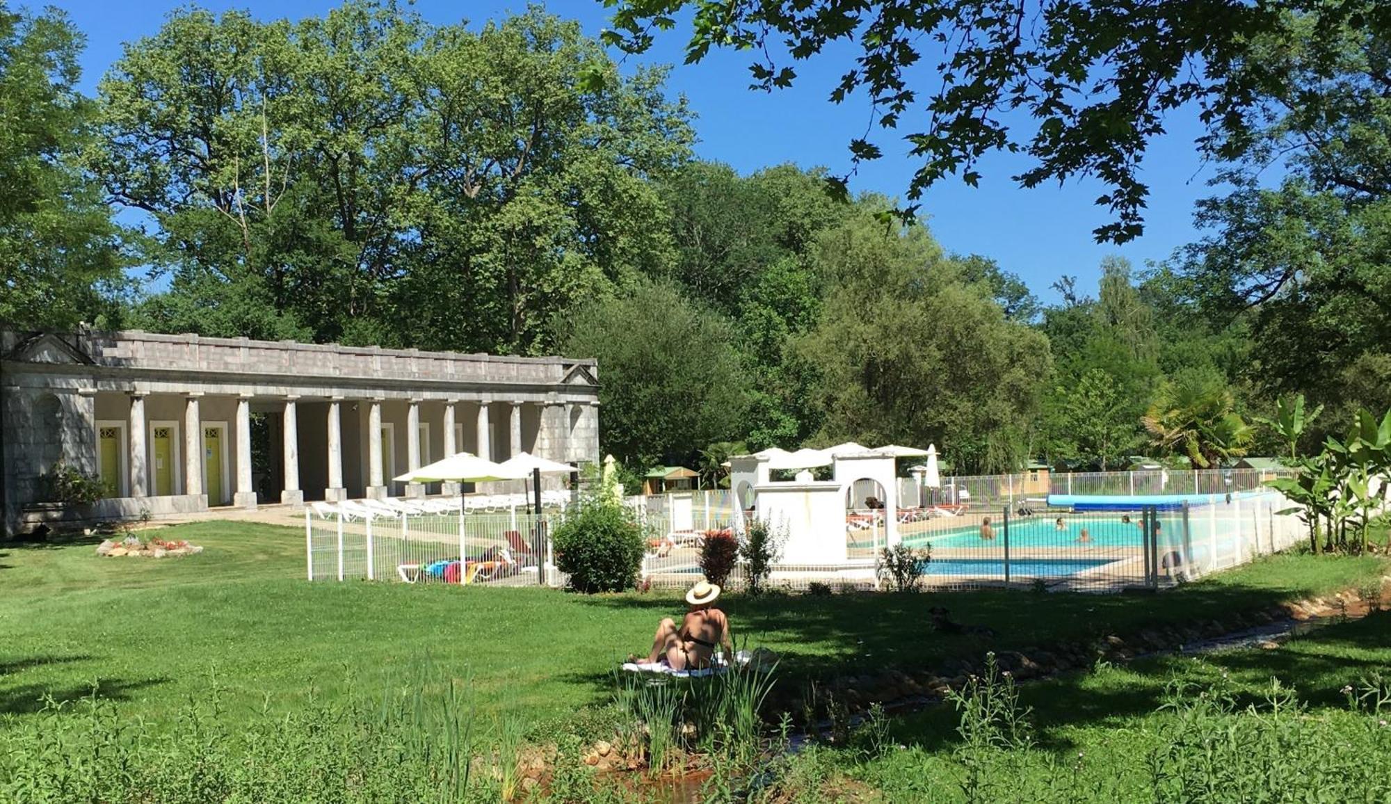 Camping 3 Etoiles - Piscine Chauffee - Vue Montagne 圣吉隆 外观 照片