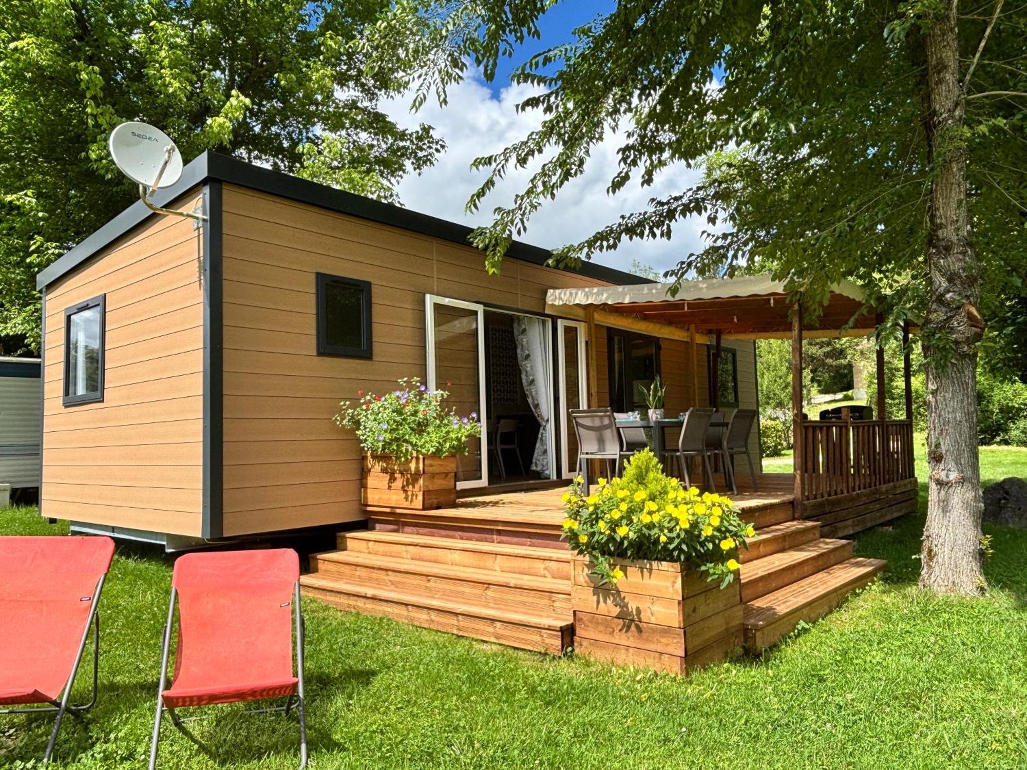 Camping 3 Etoiles - Piscine Chauffee - Vue Montagne 圣吉隆 外观 照片