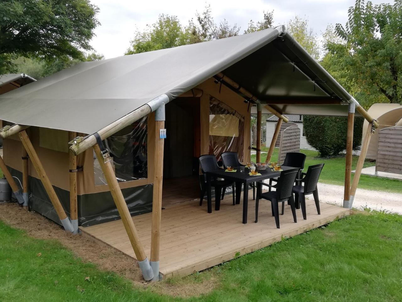 Camping 3 Etoiles - Piscine Chauffee - Vue Montagne 圣吉隆 外观 照片