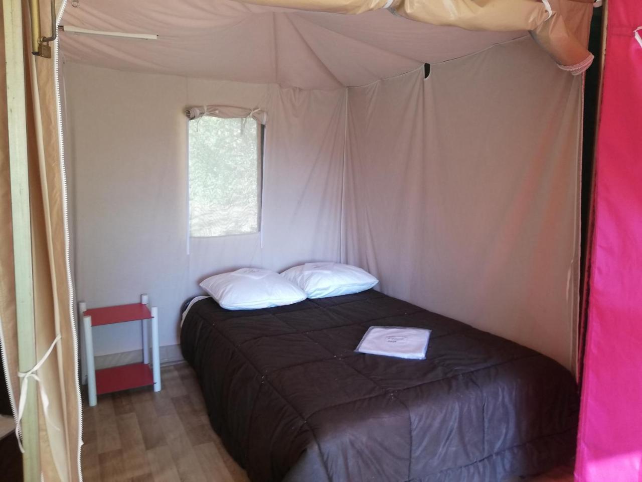 Camping 3 Etoiles - Piscine Chauffee - Vue Montagne 圣吉隆 外观 照片
