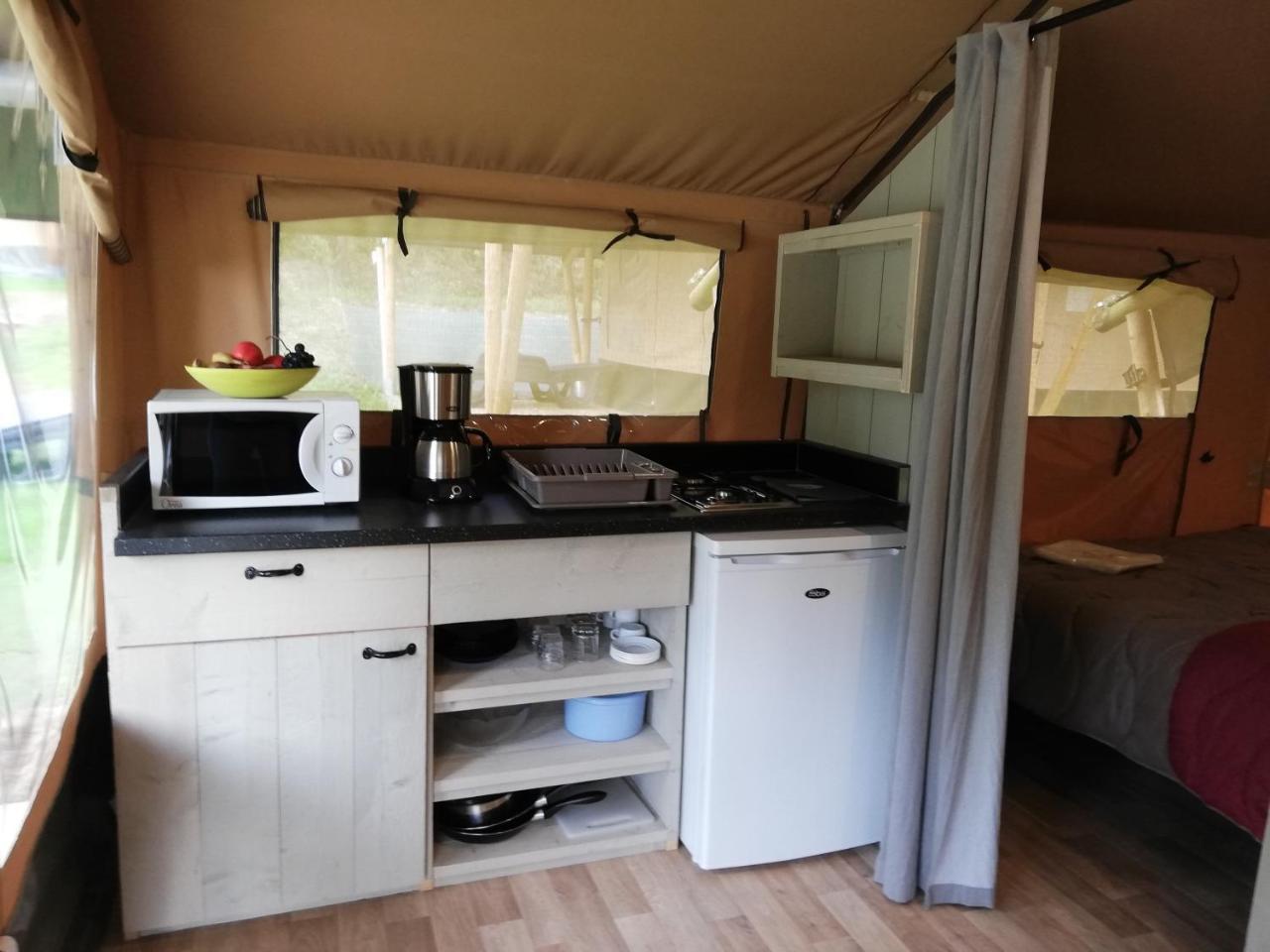 Camping 3 Etoiles - Piscine Chauffee - Vue Montagne 圣吉隆 外观 照片