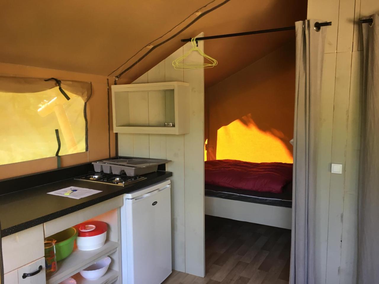Camping 3 Etoiles - Piscine Chauffee - Vue Montagne 圣吉隆 外观 照片
